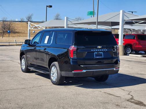 2025 Chevrolet Suburban LS