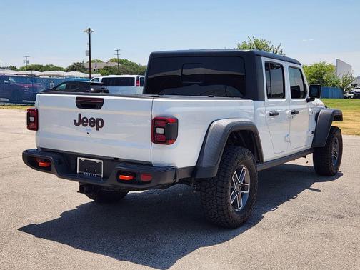 Bright White Clearcoat 2024 Jeep Gladiator Mojave