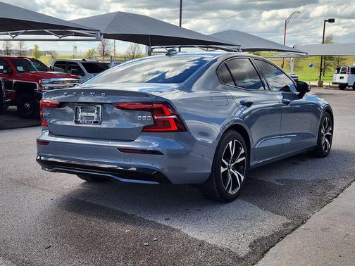 2024 Volvo S60 B5 Plus Dark Theme
