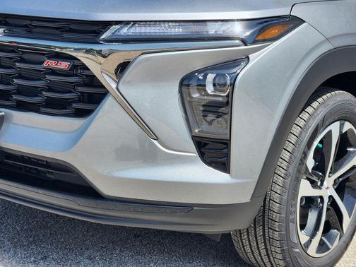 Sterling Gray Metallic 2026 Chevrolet Trax FWD 1RS