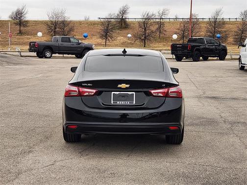 2022 Chevrolet Malibu FWD LT