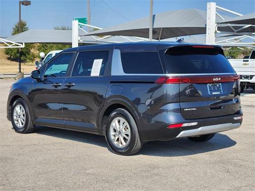 2023 Kia Carnival LX