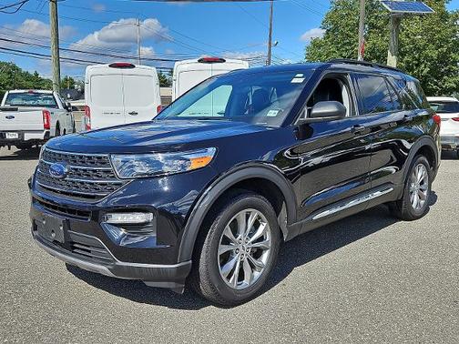 AGATE BLACK METALLIC 2023 Ford Explorer XLT