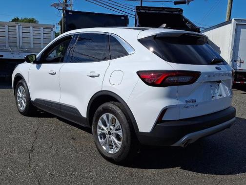 OXFORD WHITE 2023 Ford Escape ACTIVE