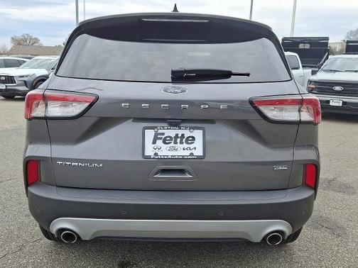 2022 Ford Escape TITANIUM