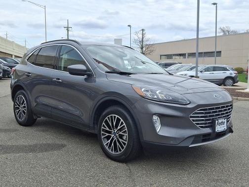 2022 Ford Escape TITANIUM