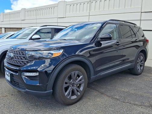 AGATE BLACK METALLIC 2023 Ford Explorer XLT