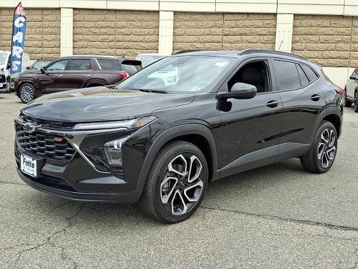 Mosaic Black Metallic 2025 Chevrolet Trax 2RS