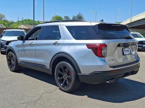 ICONIC SILVER METALLIC 2022 Ford Explorer ST
