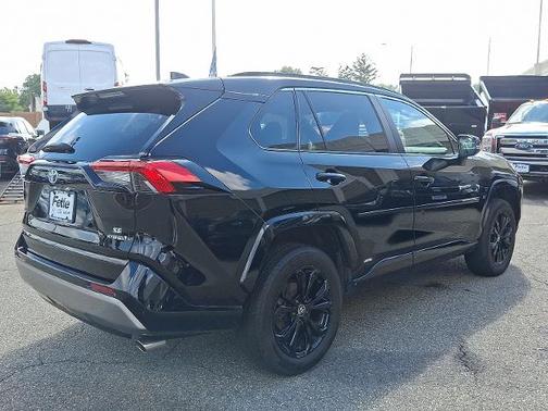 2022 Toyota RAV4 SE