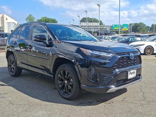 2022 Toyota RAV4 SE