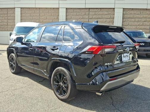 2022 Toyota RAV4 SE