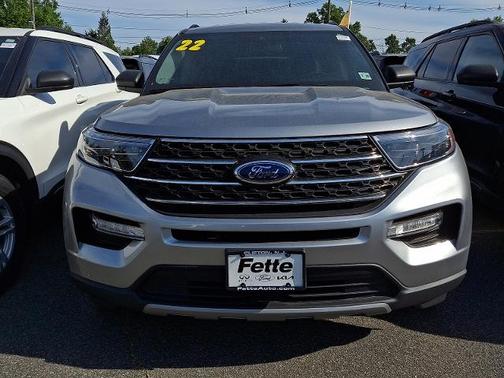 ICONIC SILVER METALLIC 2022 Ford Explorer XLT