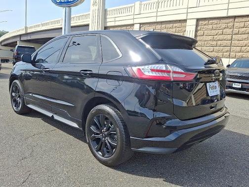 2022 Ford Edge SE