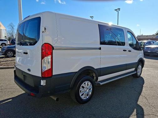 2024 Ford Transit-250 