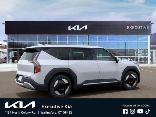 Glacial White Pearl 2026 Kia EV9 Wind