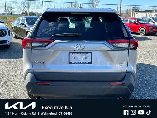 2022 Toyota RAV4 LE