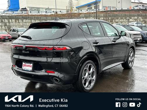 2025 Alfa Romeo Tonale Base