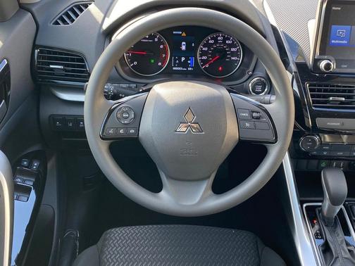 Labrador Black Pearl 2026 Mitsubishi Eclipse Cross LE