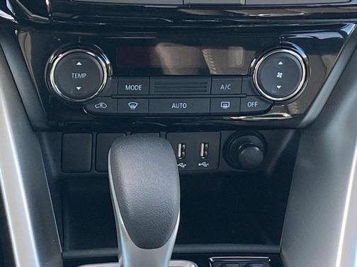 Labrador Black Pearl 2026 Mitsubishi Eclipse Cross LE