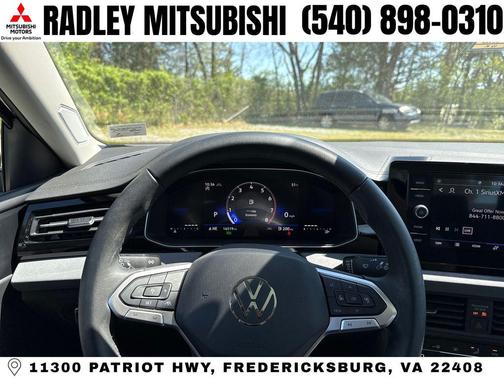 Deep Black Pearl 2025 Volkswagen Jetta 1.5T SE