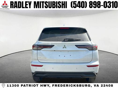 White Diamond 2026 Mitsubishi Outlander ES