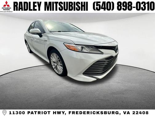 Pearl 2020 Toyota Camry Hybrid XLE