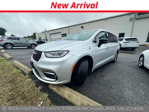 Silver Mist 2024 Chrysler Pacifica Hybrid Select