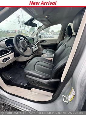 Silver Mist 2024 Chrysler Pacifica Hybrid Select