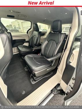 Silver Mist 2024 Chrysler Pacifica Hybrid Select