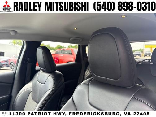 Bright White Clearcoat 2019 Jeep Cherokee Latitude Plus