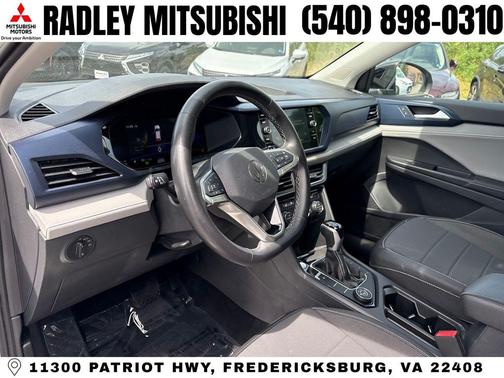 Pure White w/Deep Black Roof 2024 Volkswagen Taos 1.5T SE