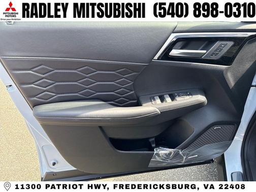 Diamond White 2026 Mitsubishi Outlander SEL