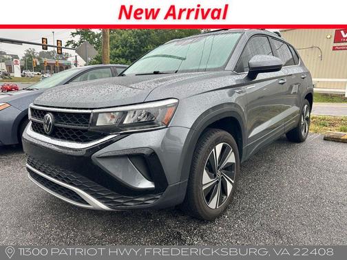 Platinum Gray Metallic 2024 Volkswagen Taos 1.5T SE