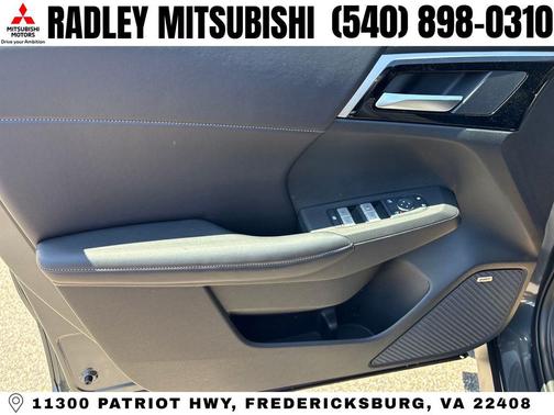 Graphite Gray 2026 Mitsubishi Outlander LE