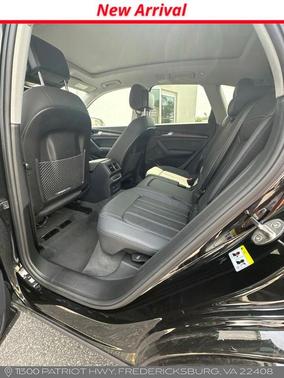 Mythos Black Metallic 2023 Audi Q5 40 Premium