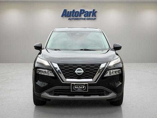 Super Black 2022 Nissan Rogue SV