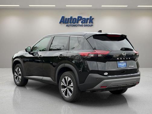 Super Black 2022 Nissan Rogue SV