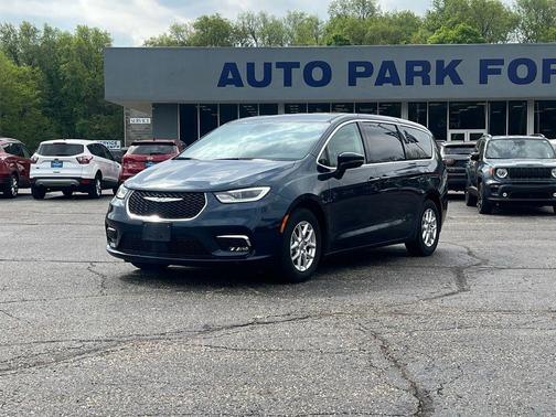 Fathom Blue Pearlcoat 2023 Chrysler Pacifica Touring-L