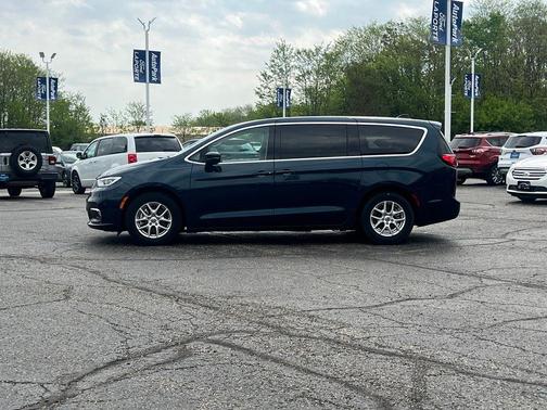 Fathom Blue Pearlcoat 2023 Chrysler Pacifica Touring-L