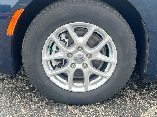 Fathom Blue Pearlcoat 2023 Chrysler Pacifica Touring-L