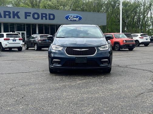 Fathom Blue Pearlcoat 2023 Chrysler Pacifica Touring-L