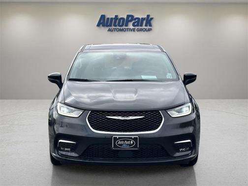 2023 Chrysler Pacifica Touring-L