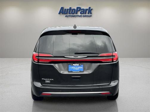 2023 Chrysler Pacifica Touring-L