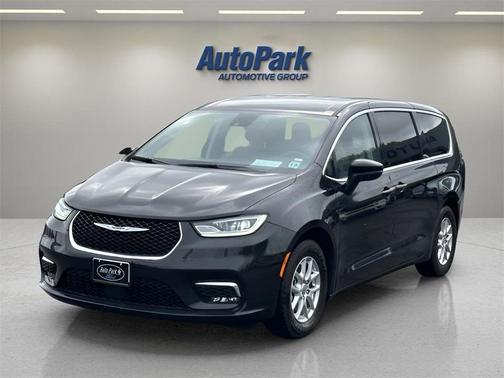 2023 Chrysler Pacifica Touring-L