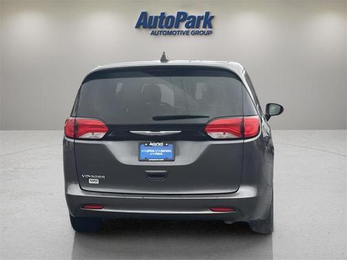 2022 Chrysler Voyager LX