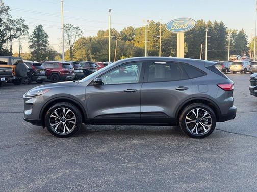Carbonized Gray Metallic 2021 Ford Escape SE