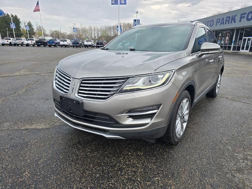 Luxe Metallic 2016 Lincoln MKC Select
