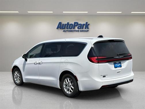 2023 Chrysler Pacifica Touring-L