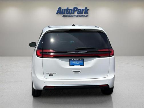 2023 Chrysler Pacifica Touring-L